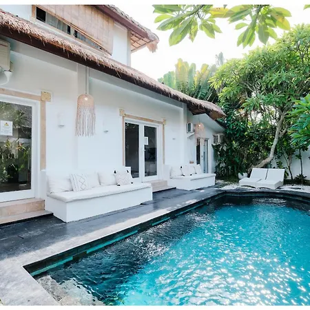 Villa Barat - 6Br Villa Next To Canggu Beach